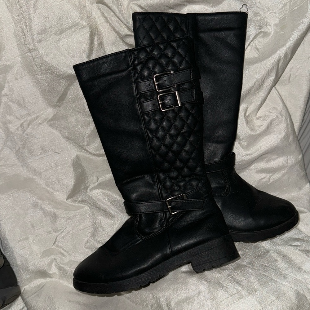 Gently worn girls quilted boots